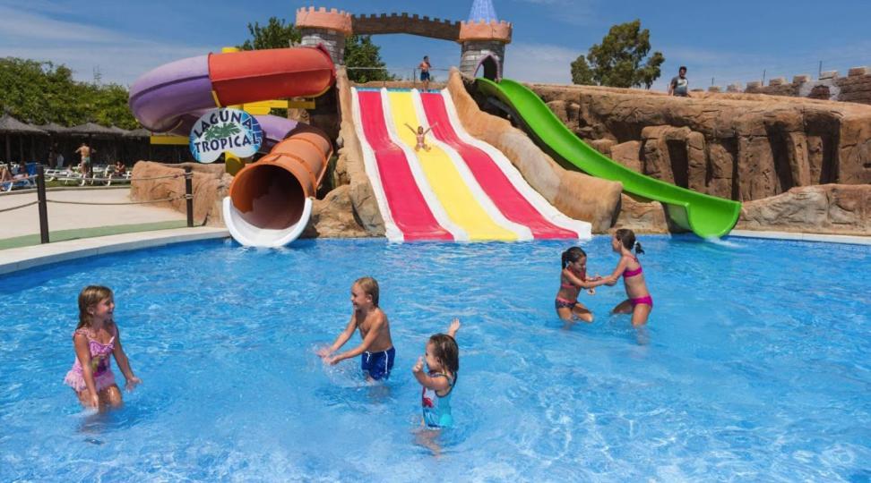 Benal Cozy With A Water Park. Appartement Benalmádena
